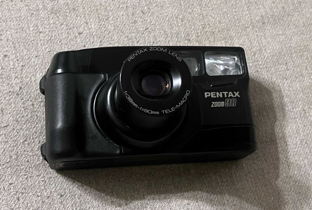 Aparat foto vintage Pentax Zoom 90 autofocus functio lipsa capac buton