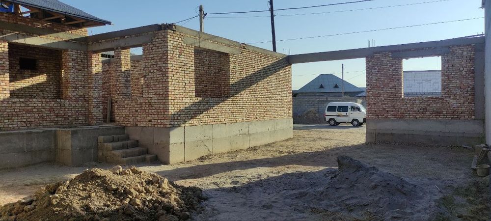 Фаргона уй жой сотилади