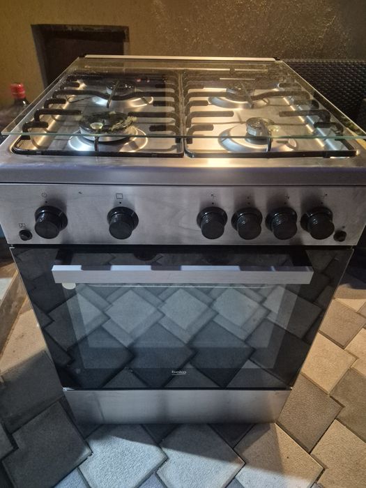 Vând Aragaz BEKO inox