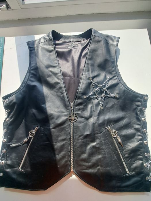 Vand veste piele model moto-rock, pret pe bucata, marime 50-52.