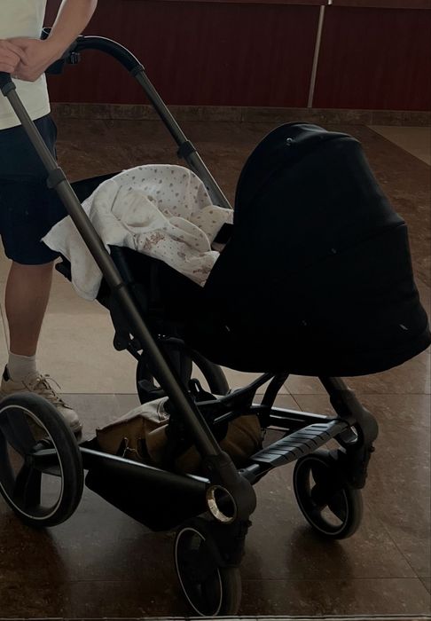 Коляска черная 2 в 1