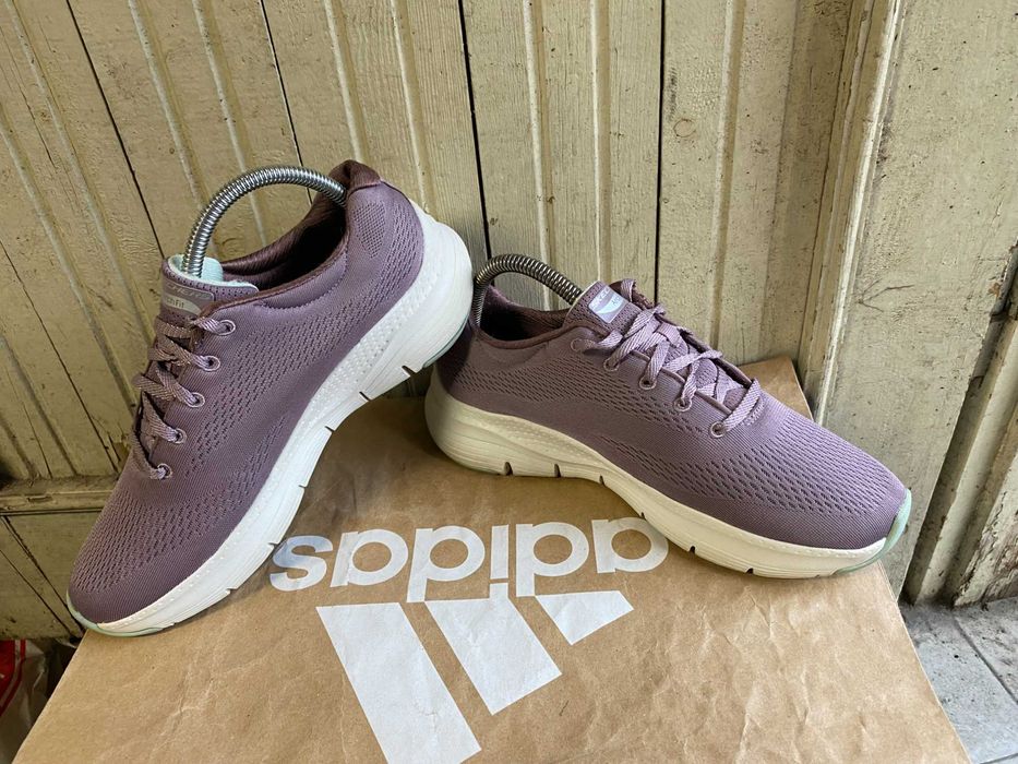 ''Skechers Arch Fit''оригинални маратонки 40 номер