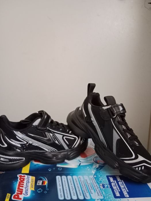 Кроссовки  на осень