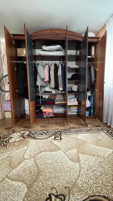 Продам спальный гарнитур.