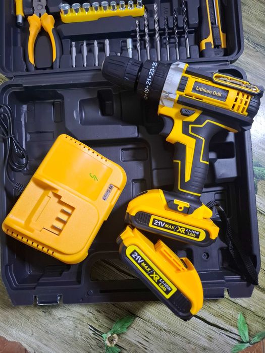 Set Bormasina + 30 accesorii cu 2 Acumulatori 21V