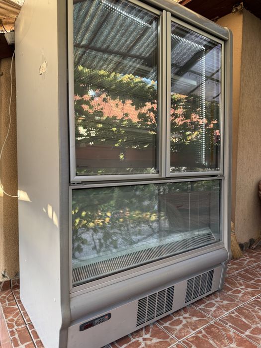 Congelator comercial 2 uși sticlă, −18°C, ventilat, servisa