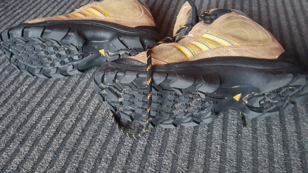 Adidas ghete femei marimea 38 in stare buna