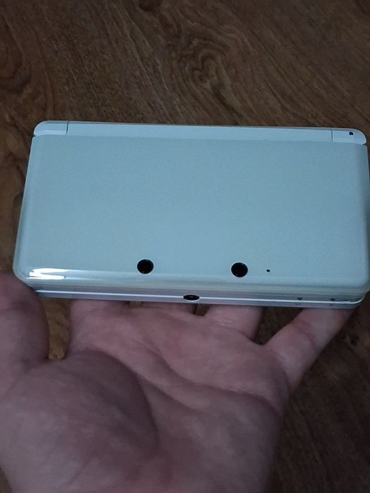 Nintendo 3DS modat cu accesorii