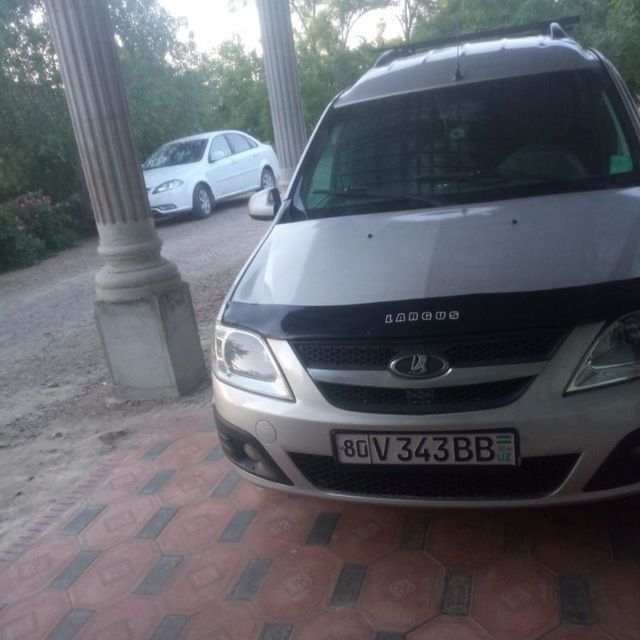 Avtomobil Lada Largus