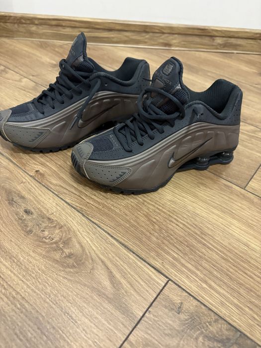 Дамски маратонки Nike Shox R4
