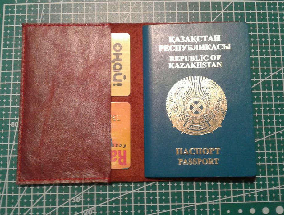 Кожаный чехол для паспорта