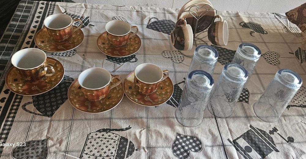 Комплект чаши за кафе и безалкохолно