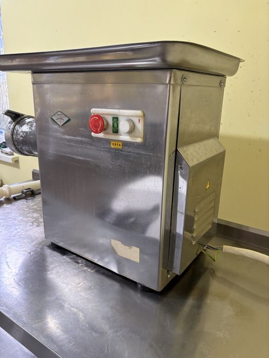 Продам профессиональную мясорубку МИМ-600