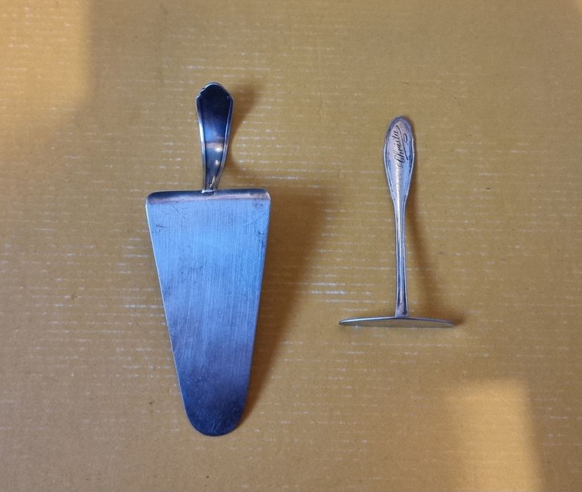 Set ustensile de bucătărie, una din argint și una argintată