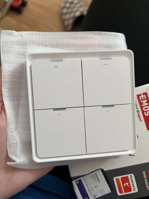 Четворен интелигентен превключвател EMOS GoSmart IP-2004ZW