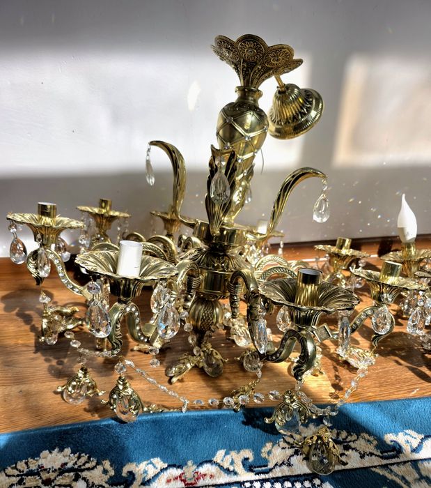 Люстра золотистая со стразами