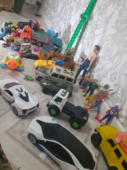 Продам игрушки машин8 за все 5000 окончательно