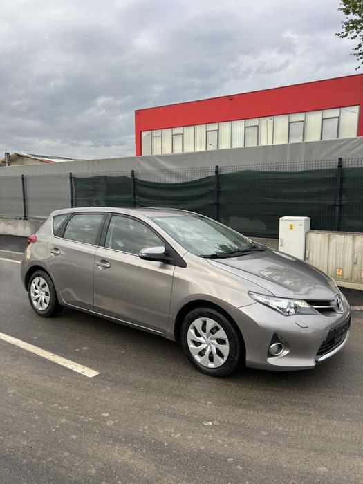 Toyota Auris 1.33 VVT-I 6скорости , подгрев