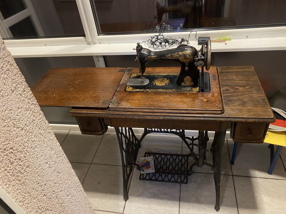 Masina de cusut SINGER