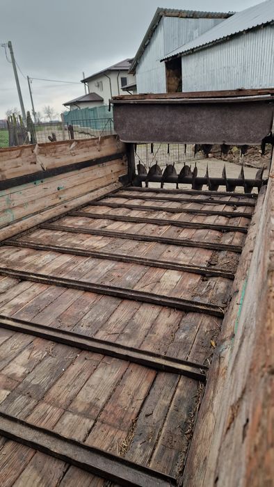 Mig Gunoi Remorca gunoi împrăștiat