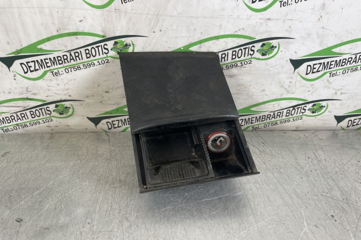 Scrumiera fata 1J0857961G / 1J0 857 961 G Volkswagen VW Golf a 4-a ge