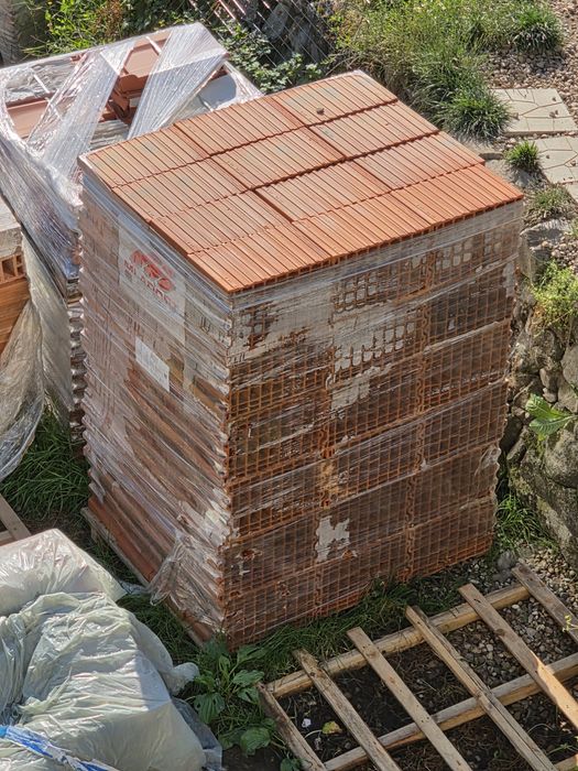 Продавам неизползвани керамични тухли Младост