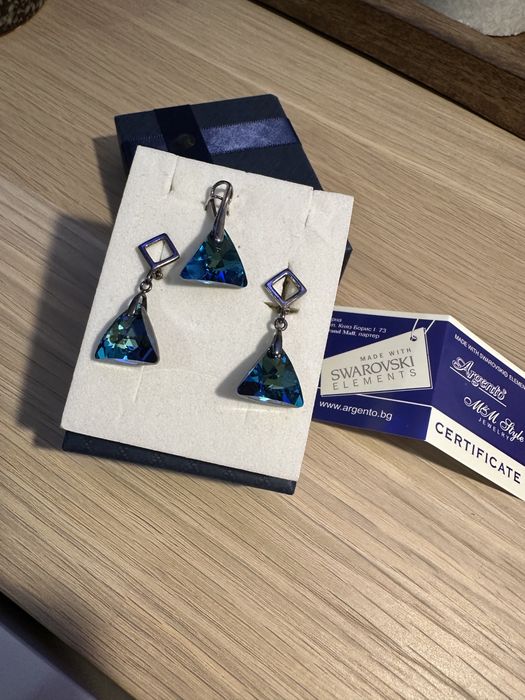 Обици и колиета с кристали Swarovski