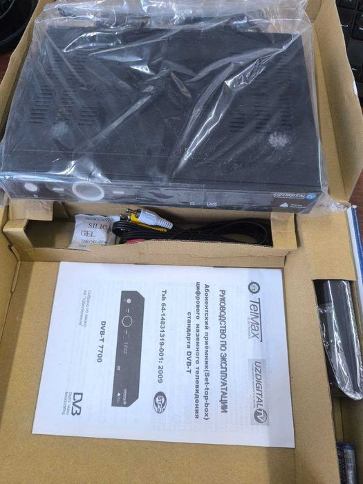 Цифровой тюнер UZDIGITAL TV (DVB-T 7700)