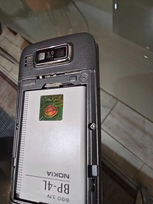 Vând Nokia E72 silver, meniu limba rămână, 0 minite vorbite