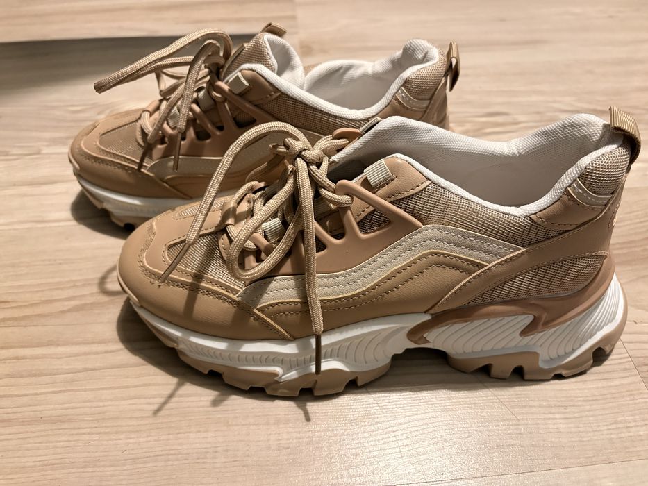 Чисто нови кафяви дамски обувки