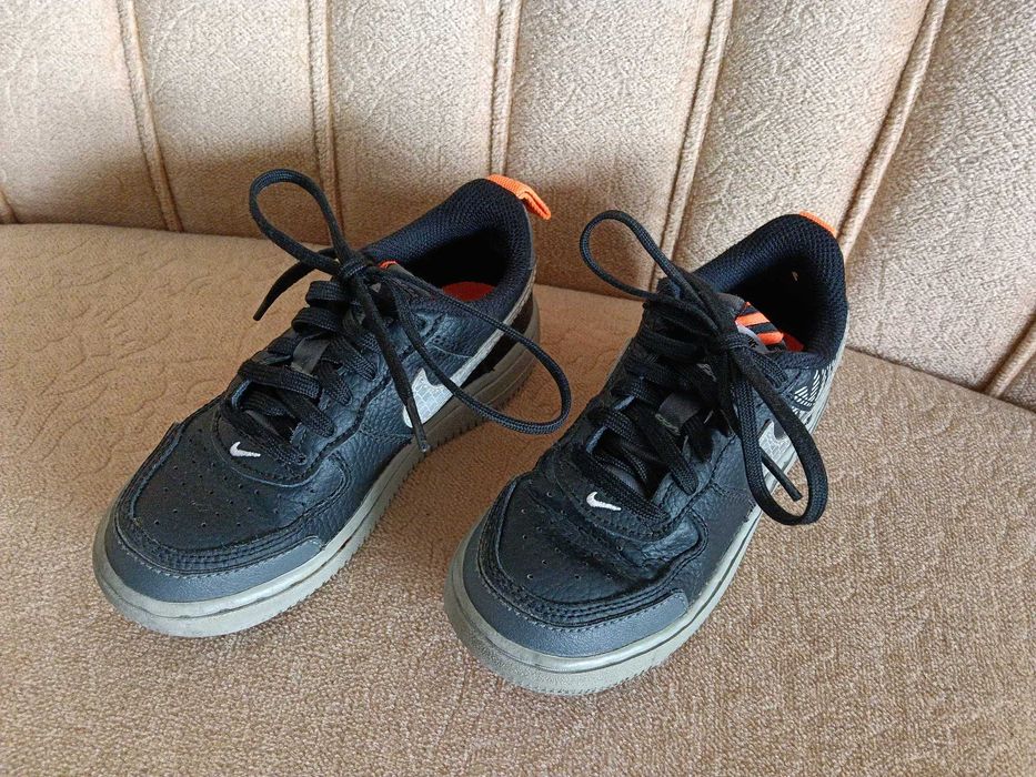 Продавам детски обувки Nike