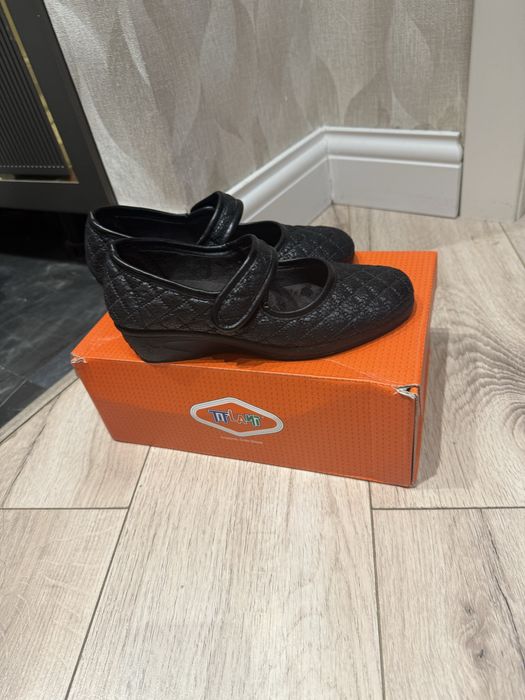 Черные туфли для девочки