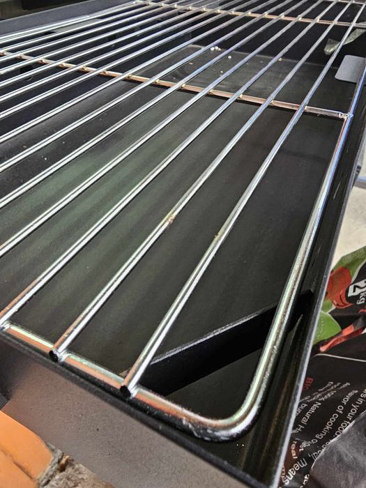 Барбекю със дървени въглища