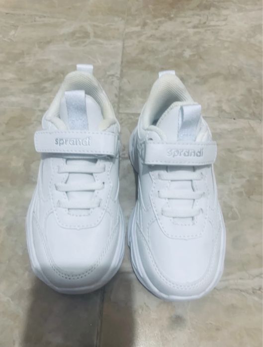 Adidasi Sprandi  nr 28 .Noi !