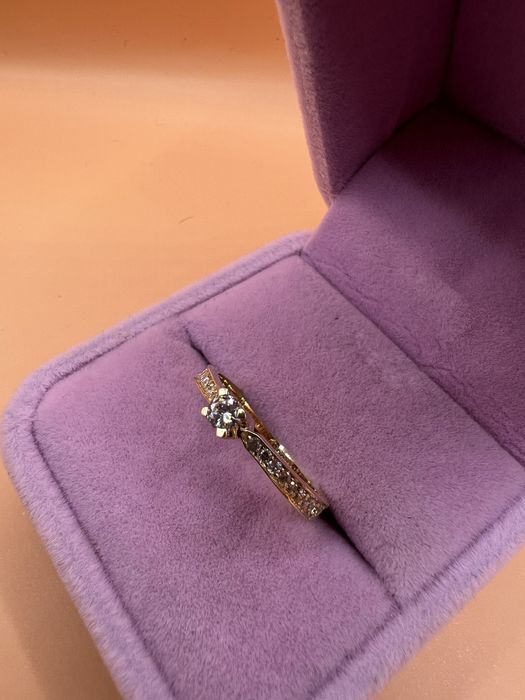 Продам золотое кольцо.