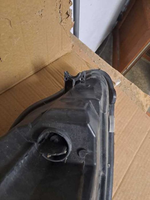 Far stanga Seat Leon Altea an 2005-2009 o ureche partial rupta