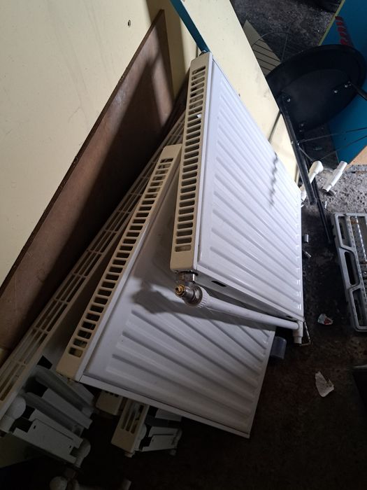 Calorifere opt bucăți folosite un sezon