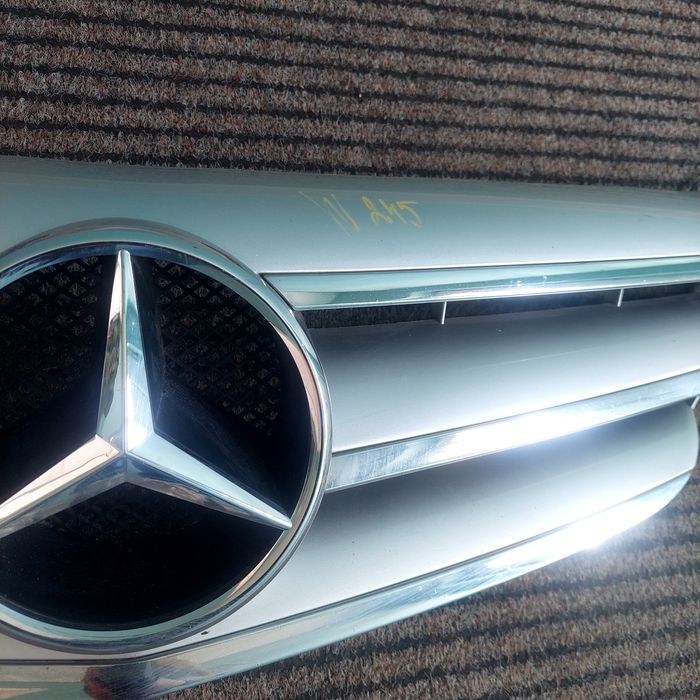 W245 решетка с емблема Мерцедес Б класа 2005-2008
