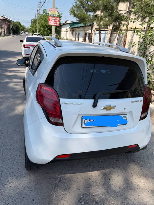 Spark 3 pozitsiya navarotli olasila minasila moshinaga qarap xaydalgan
