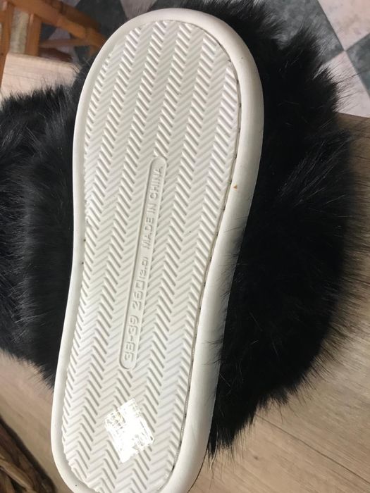 Пухени черни пантофи