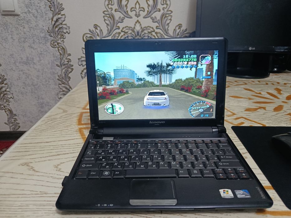 Netbuk Lenovo. 128 GB. Zaryad 1,5 soat