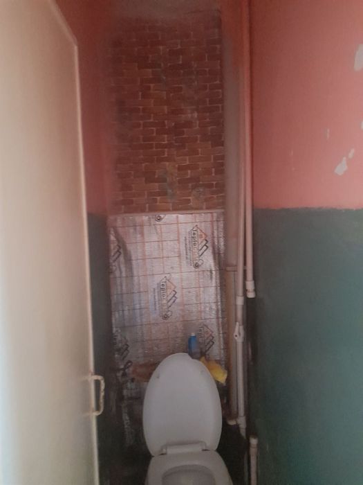 Chirchiq shahar 3 mkrayonda 3 xona uy sotiladi yulni yuzida