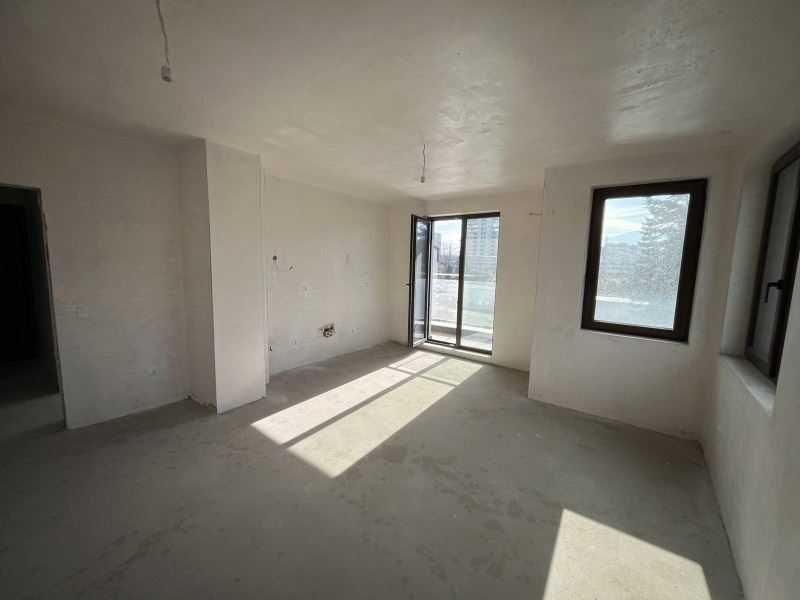 Тристаен апартамент за продажба в кв. Хаджи Димитър