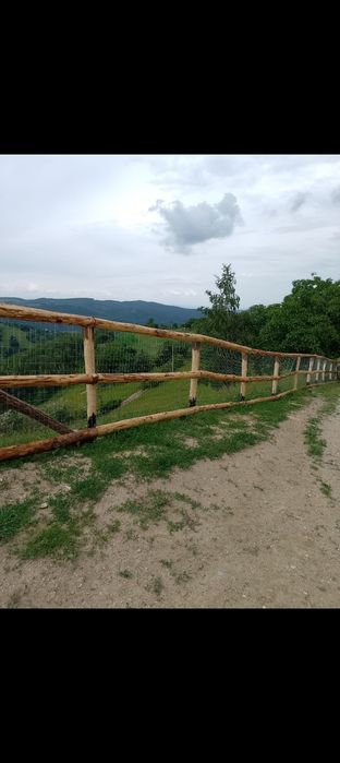 Garduri rustice din lemn