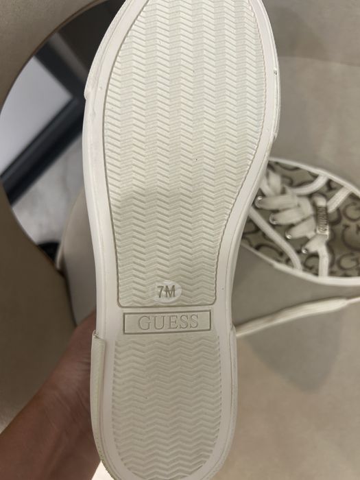 Продам новые кеды Guess