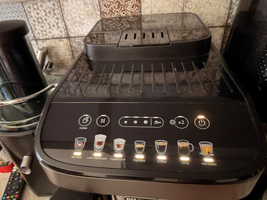 Vand espressor DeLonghi Magnifica EVO