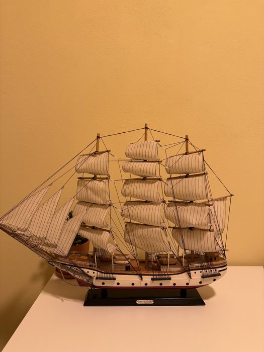 Decor corabie confectionata manual din lemn