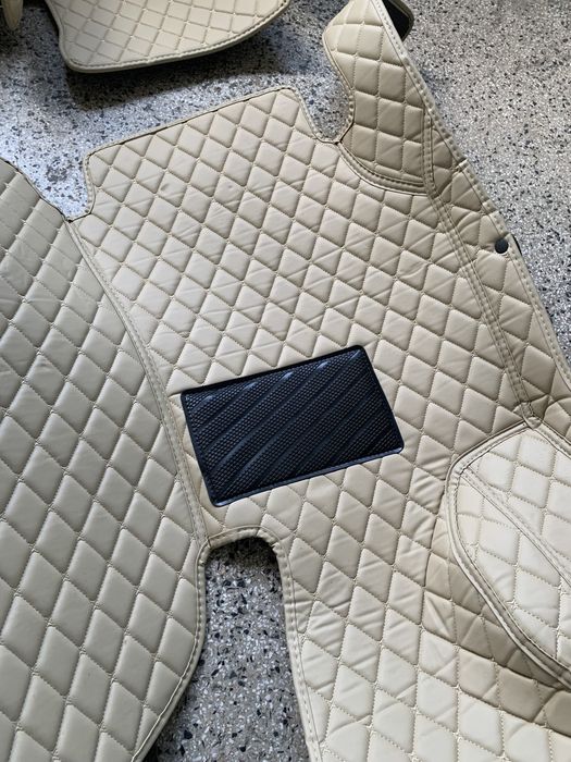 Продавам стелки за Мерцедес W205 комби.