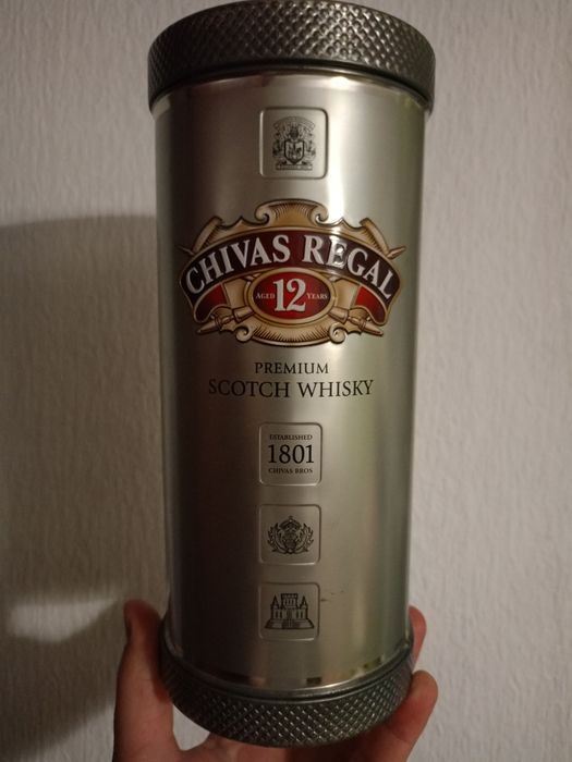 Метални кутии от уиски