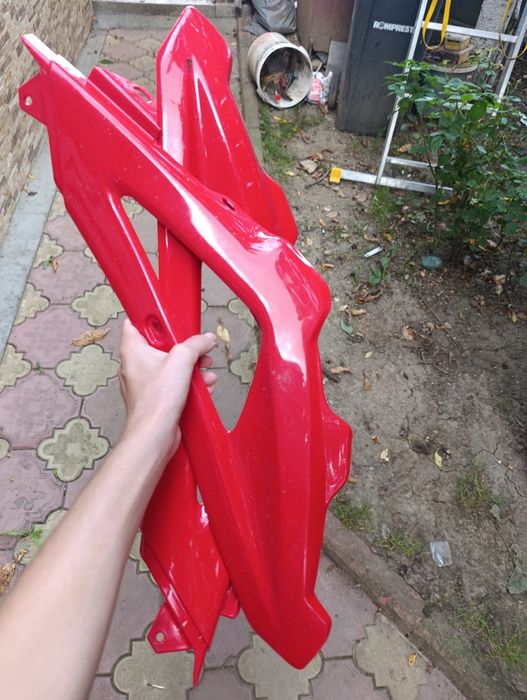 Vând carene Husqvarna te noi nouțe fara zgarieturi